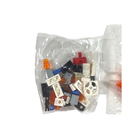 LEGO 8 Piece Assorted New Sealed Bag Lot Bricks & Pieces With 2 Heads NEW! - Picture 3 of 9